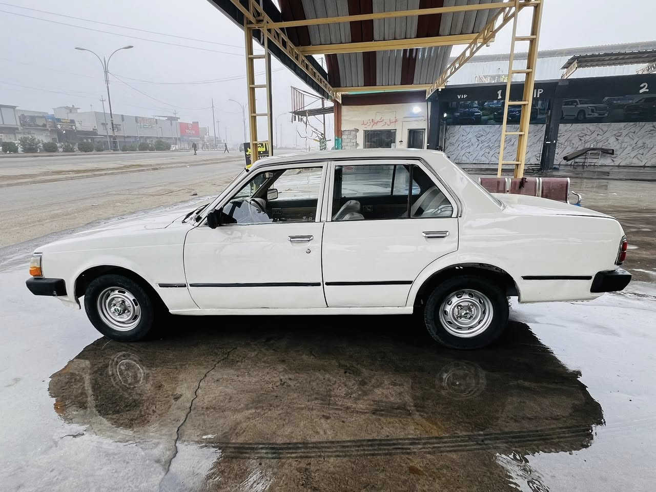 السلام عليكم كرونه مديل ١٩٨١ للبيع مكينه وكير شرط مصبوغه جمالية كاربون بانزين وشرط التحويل السعر ٣٢ وبيهال مجال 
رقم الهاتف ***********
