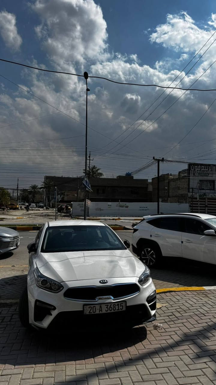 بسم الله الرحمن الرحيم 
للبيع في بغداد رقم ديالى
كيا كي 3
Kia K3
سنة الصنع: 2019
سعة المحرك: 1600cc كير at
المسافة المقطوعة: 210 ألف
وارد كوري 
صبغ حزام مال تكسي دبي  
فول  عدا فتحة سقف وبصمه 
السعر 125. ***********
