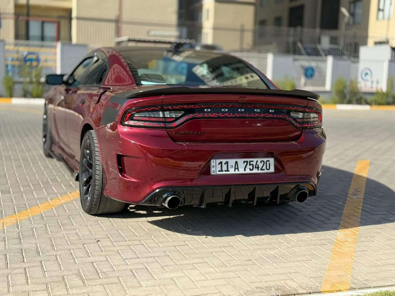 السلام عليكم جارحر دايتونا 5700 للبيع موديل 20 بيهه بس بنيد بدون ايرباك ماشيه 74 الف السياره مابيهه نقص برغي فووول مواصفات بدون فتحه السعر 22 الف دولار يعني 220 ورقه للاستفسار *********** مكاني بغداد حي الخضراء
