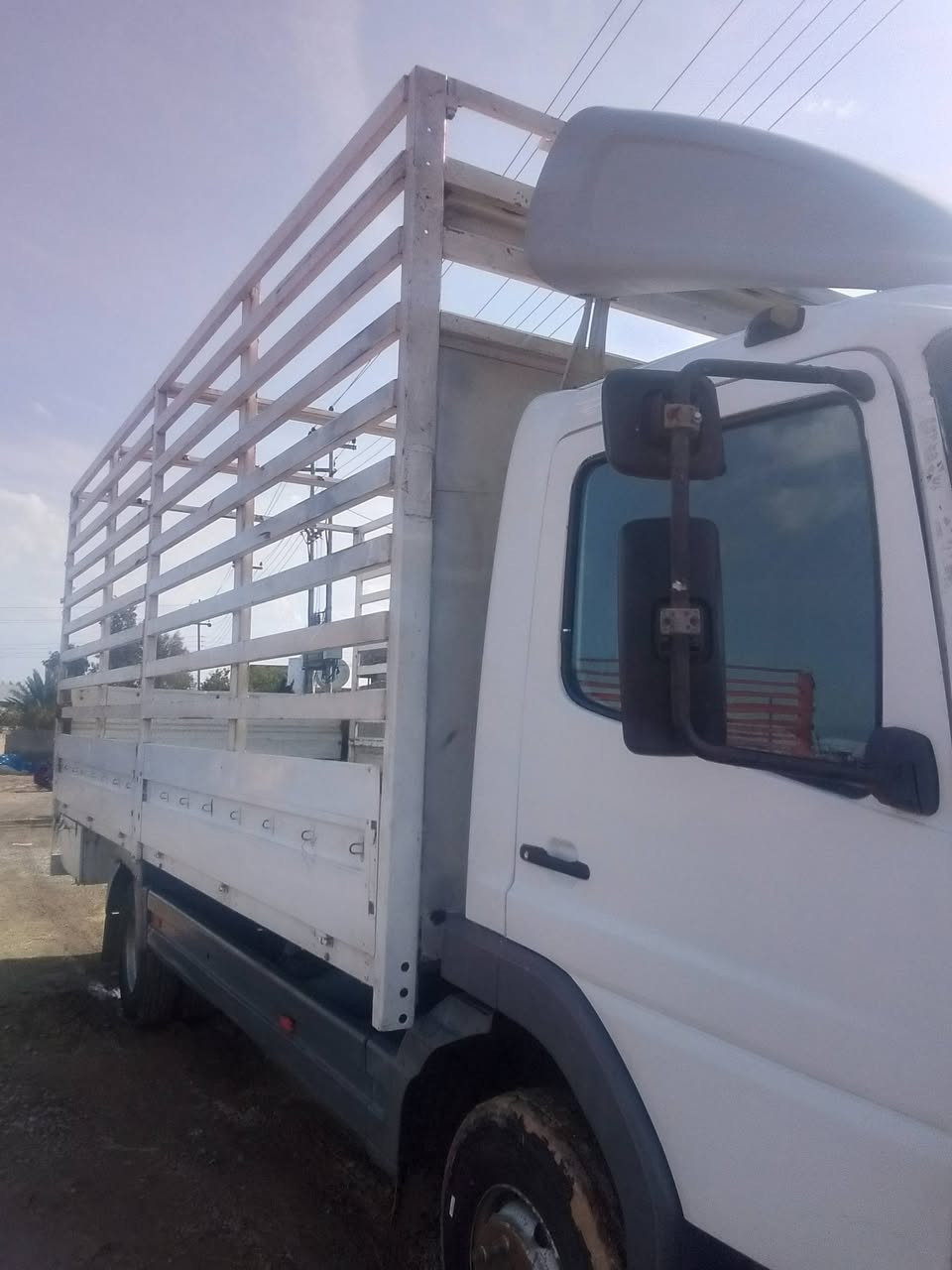 اتيكو للبيع موديل 2001   أربعة سلندر ستة برغي السعر 155ورقة وبيها مجال الاتصال على  رقم الهاتف *********** مع جادر مقبط الطول ستة وربع
