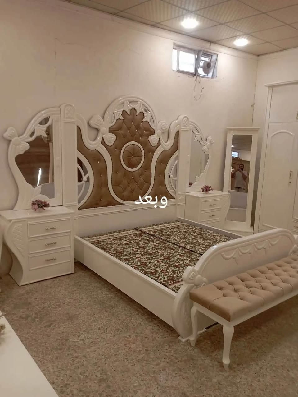 عملنا لهذا اليوم تغير غرفه من اللون الصاج إلى اللون الأبيض شغل درجه أولى ويوجد لدينا كافه الألوان    وهذا رقمي ويوجد عليه واتساب 
  ***********
