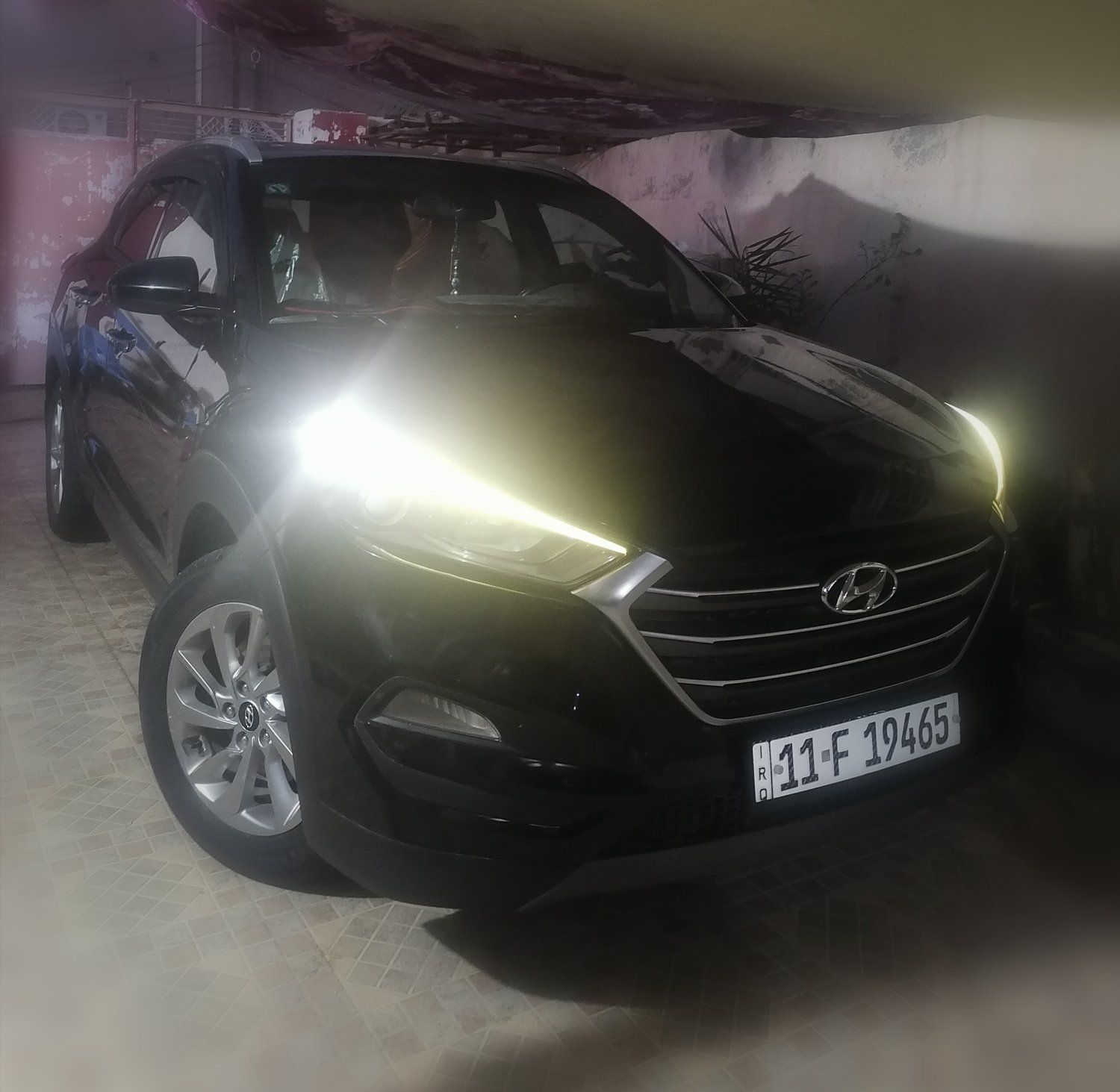 سلام عليكم 
هيونداي توكسان لون اسود موديل 2016وارد امريكي محرك 2400GDI 
رقم بغداد بأسمي
حادثها فقط دعاميه كدام صوره الحادث مرفق مع المنشور 

المواصفات: 
-كامره خلفيه 
-كشن امامي كهرباء
-لايتات ازنون
-نضام ايكوEKO
-نضام سبورت Sport
فور ويل     AWD  4×4
-نضام نزول منحدرات
-مانع انزلاق 
سياره رقم بغداد دولي بأسمي 
مكان الديوانيه مركز
السعر 150$

الرقم ***********
