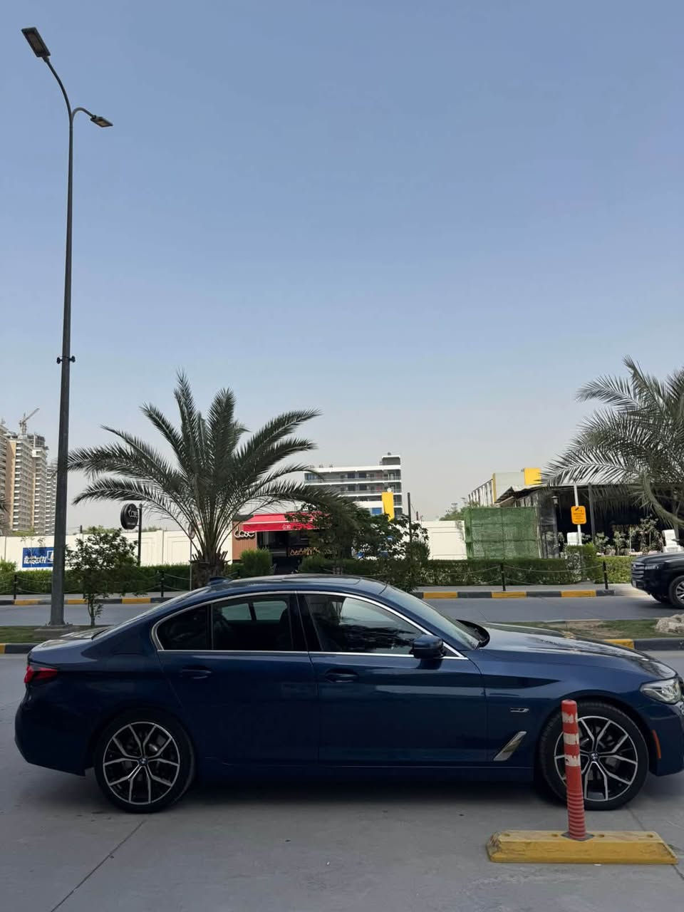 السلام عليكم
BMW 530e 2023

سيارة جديدة حادثها فقط بنيد ومبدل ومصبوغ

سيارة كلش جديدة استعمال شخصي

292 حصان تكون أسرع من العادية

مكاني بغداد / المنصور / مجمع بوابة العراق

* كل تبديل دهن وصيانة وسيرفز ليم العروش
* تخم تايرات جديدة
    شباك أبو لَد أول منشغل سيارة
    لون أزرك وراها يستمر أبيض

السعر: 30000$ دولار

الهاتف:***********
