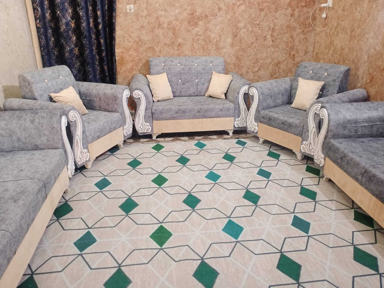 تخم 10مقاعد جديد كلش اي ضررمابي نضيف جد سعره 240يوجد توصيل داخل كربلاء ***********
