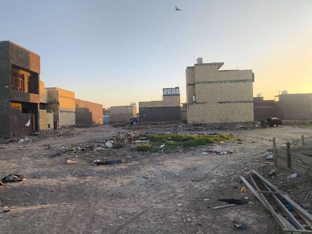 السلام عليكم يوجد لدينا قطع اراضي زراعي الشعله الدوانم قرب معمل السفنج جامع الخضر المساحة ٥٠متر و١٠٠ م و٧٥ م و٢٠٠م السعار حسب المساحة رقم الهاتف ***********

