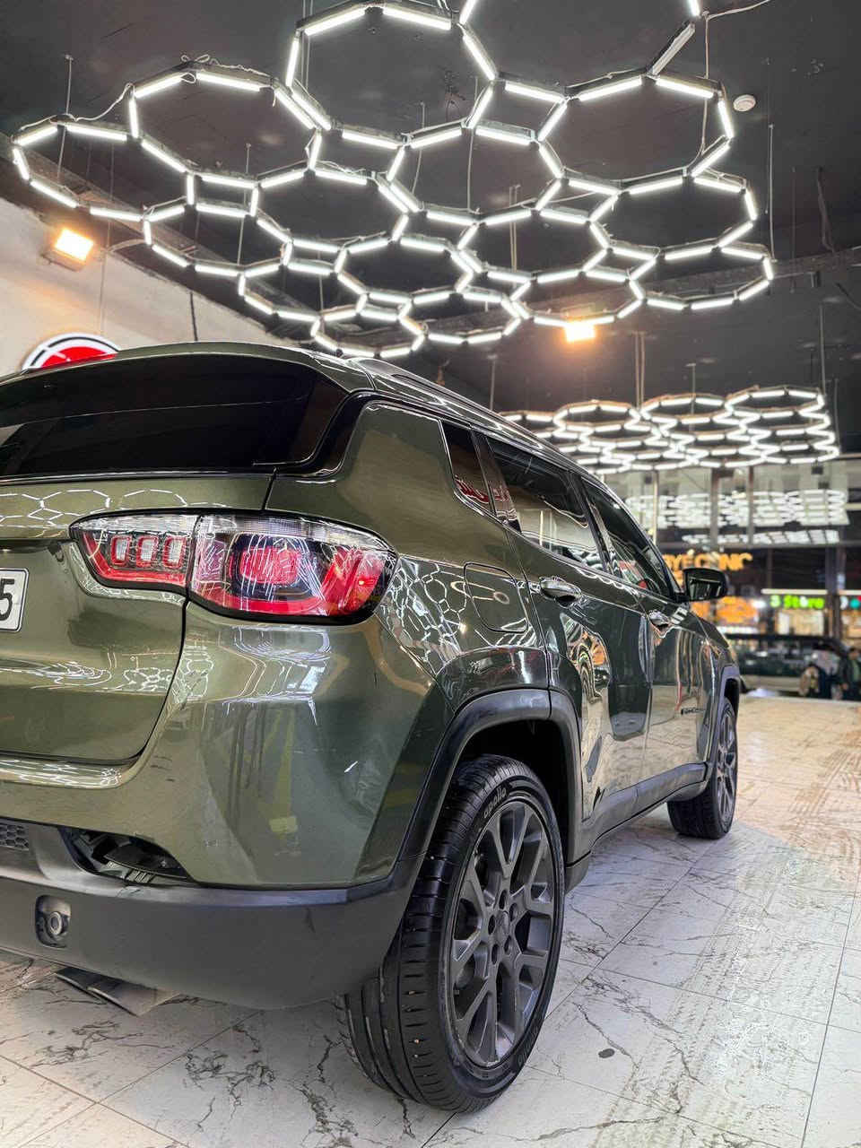 سلام عليكم اخوان 
للبيع او مراوس بكورلا هايبرد او بي واي دي 
قبل كلشي تفاصيل كامل مكتوب ويا الصور لتوضيح فقط🌹جيب كومباس 2021 مواصفات ثمانينيه اعلى مواصفات بهاي الموديل يعني مواصفات فوول الفووول. 
سعر تحطيم الاسعار.  وارخص سعر بكل العراق بهل مواصفات
للاخير للبيع  بسعر مناسب حسب مواصفاته بلاش 
(بكل معاني احب كل يستفاد) سعر 128 ورقه بي مجال بسيط لطيبين سياره استخدام  مال بيت 

ملاحظة:سياره ضرره بنيد فقط صور الحادث مرفق ويا الصور
السارة عمرتها تعمير درجة اولى بچم كامل مال تفصيخ من محل بركات بالكاضمية شرد ولا گلوب مشتغل بالدشبول 
 ومحرك مرغوب 2.4 تنفس طبيعي يشتغل بكل انواع بنزين
مواصفات سياره ثمانينيه يعني فوول الفوول
سياره ماشيه 80 ميل فقط 
مواصفات
لون مميز
لون زيتوني احلى لون
بصمه
بانوراما 
دبل كير
كيرعادي+اوتو
نمره الكير 8
بيبان بصمه
دخول ذكي
تشغيل عن بعد
سايد بريك بصمه
اوتو ترافيك
شاشه كبيره
كاميرا خلفيه
كاميرا دواره
دبل كير 
كير عادي+اوتو
فور ويل 4+4
بانوراما طحنين
او دبل سلايت
كشنات جلد
كشن كهربائي
كشنات هيتر
كشنات حضن
تبريد قطعتين
ستيرن هيتر
عدد ايرباكات 10
ايرباك كشنات عدد 2
ايرباك دشبول عدل 2 
ايرباك تكم عدد 6
نظام  تحديد سرعه 
فوليوم جهتين
مانع انزلاق
جامات اوتو
امرايات كهربائي
امرايات هيتر
امرايه داخل فوتو عاكس ضواه
جامات متحرك كهربائي
سماعات ALPINE
سيستم كامل
داممك خلفي  اوبشن
نظام فور باي فور 
Auto+Snow +Sand +mud
بلاجكتور
بعد بي هواي مواصفات
مكان السياره # بغداد
للاستفسار اكثر *********** I’m
