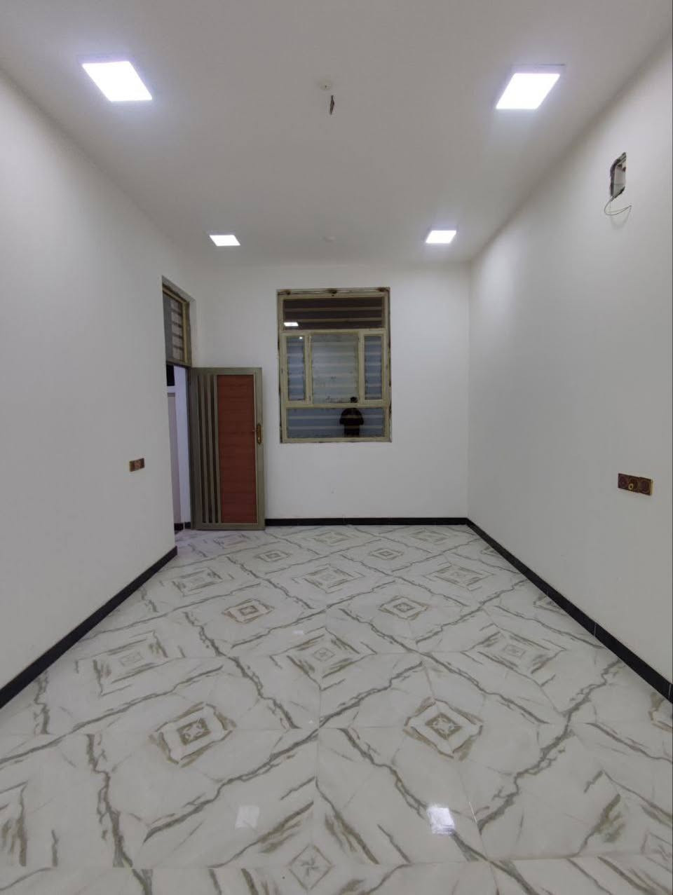 بيت 100 متر بالاسكان الصناعي بل 3000
شغل درجه اولى خدمات كامله شارع تبليط
البناء / طارمه استقبال وصاله وغرفه ومطبخ وصحيات داخليه وخارجيه ومنور
السعر والتفاصيل اتصل ***********
