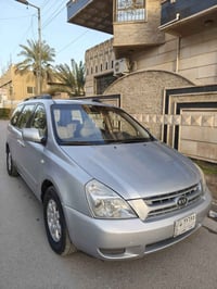 اخوان كيا كرنفال 2008 كاز كير عادي السيارة كلش نضيفة وحلوة ومال بيت ال...