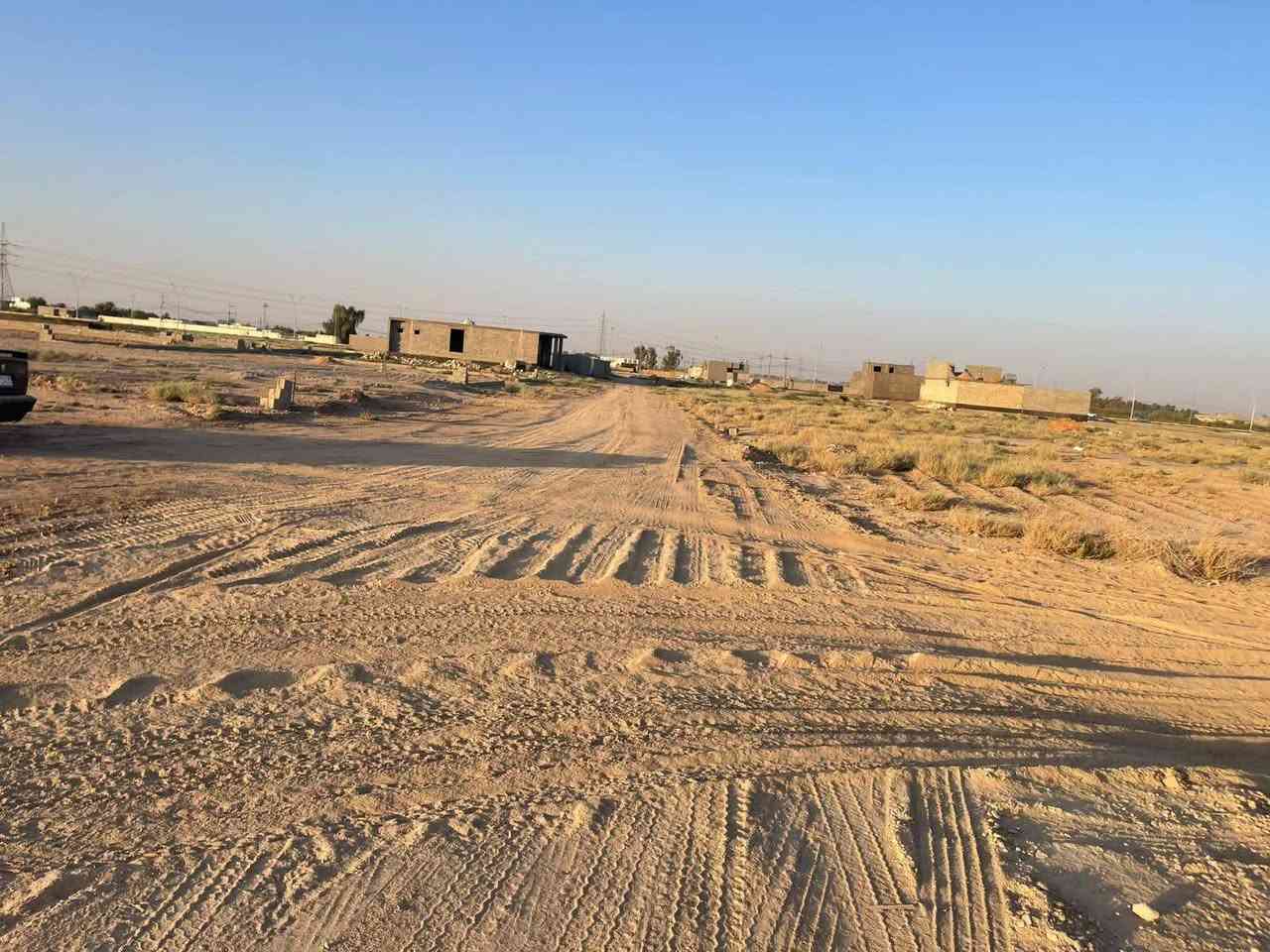 متوفر قطع اراضي 200م شارع 10م صالحه للبناء خدمات كلها واصله وقرييه على الشارع العام القطع كلها لزمه ضمان مكاتبه بصمه وتوقيع عنوانها زنكوره قرب مدرسة الخوارزمي الأهليه للاستفسار ***********
