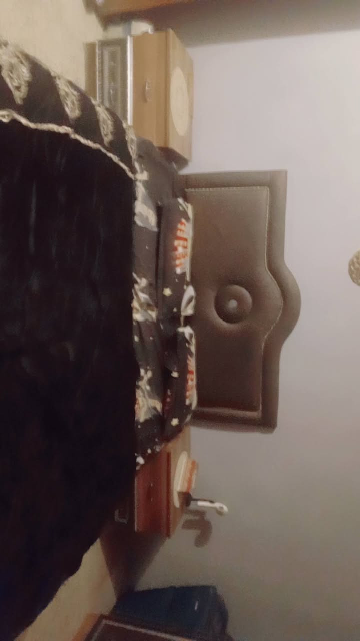 غرفة نوم للبيع  تتكون من ٥ قطع اذا مو شراي لتعلق ولتكسر بل سعر رجآ مكاني بغداد الجديده  السعر ٤٥٠ للإستفسار ***********
