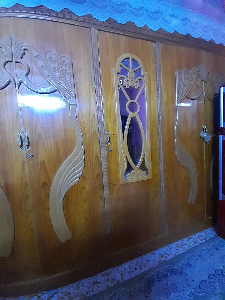 السلام عليكم متاح للبيع غرفة اخشاب نضافة 80% المكان البصرة القرنة ناحية الشافي السعر مناسب سعر خاص الاستفسار ***********
