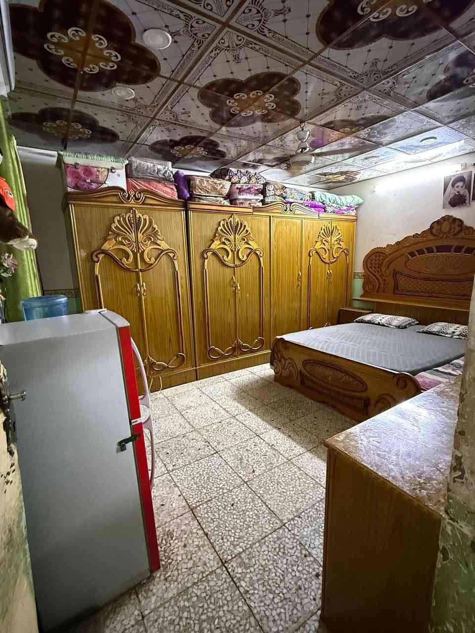 بيت طابو صرف للبيع المساحه 74م الموقع حي الشهيد المحراب موقع مميز يحتوي على غرفه وصاله واستقبال وصحيات ومطبخ السعر 62 مليون وقابل للتفاوض للاستفسار مراجعه مكتب التعارف مقابل رشيد العامري او الأتصال ع الرقم ***********
