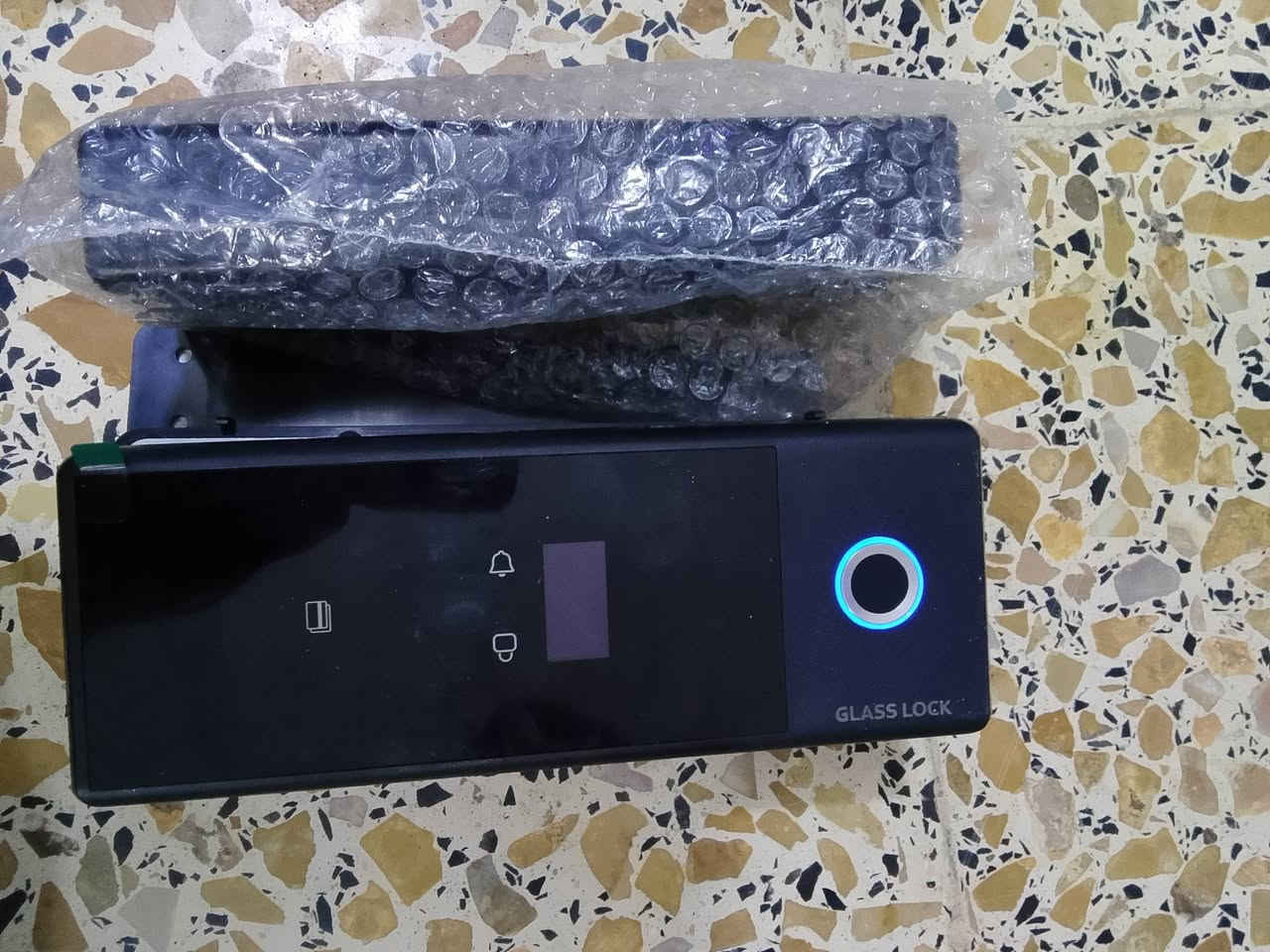 للبيع يدات باب بسورد كارت بصمه رموت للبيع مال بيبان جام هذا رقمي للستفسار ***********
