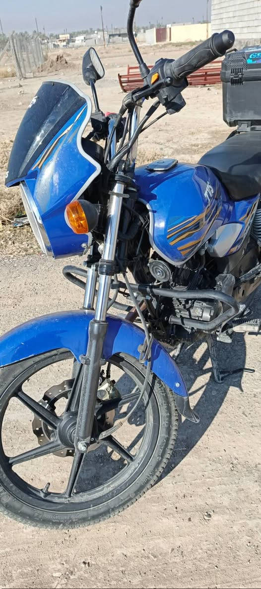 دراجة TVS  هندي موديل 2023 رقم بغداد إنكليزي باقي تسليم اللوحات مع التحويل ماشية 3000 مكان ديالى جديدة لشط قرب مطعم سامان سعر 2700 وبها مجال *********** أو مراسله الصفحة
