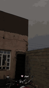 السلام عليكم (دراجة جوكر للبيع)
شغالة سلف مكينة ناعمة جداً 
كهربائيات كلهة شغالة كيج مال سرعة شغال 
لدراجة جاهزة من كلشي 
لسعر ٨٥٠ وبيعة مجال 
مكاني ديوانية حي فرات
لرقم ***********
