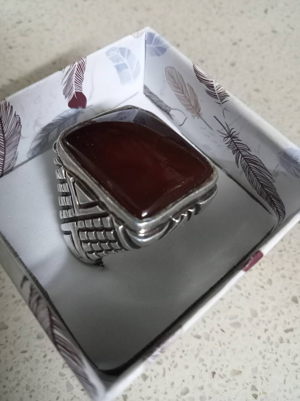 السلام عليكم خاتم عقيق يماني صياغة حماده البحرينيه فظه 990 قياس 23 سعر 100 بغداد  البلديات 
***********
