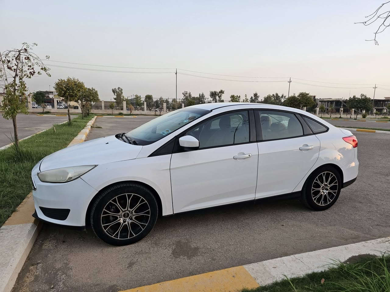 فۆکس ٢٠١٨ مەکینە ٢.٠ لۆ فرۆشتن
٦٤ میل ڕۆیشتییە
٢ پارچە بۆنیت و چاملخ لای سایەق
هەیکەلی خاوێنە و پێش و پشتی توندکرایتەوە نوێ
نرخی ٨٩ و معامەلەیەکی برایانە.

فورد فوكس 2018 SE للبيع
موديل 2018 ماشية 64 الف ميل
رقم اربيل 
2 قطع صبغ امامي
ايرباكات سائق و سكن سستم
فئة SE
محرك 2.0 لتر
4 سلندر
قير أوتوماتيك
دفع أمامي
اللون أبيض
شاشة + بلوتوث + USB
كاميرا خلفية
مثبت سرعة
مكيف ممتاز
السيارة نظيفة جداً، استخدام شخصي، والحدادية جديدة كلها متبدلة، ما تحتاج أي صرف.
السعر 89 ورقة وقابل للتفاوض والمراوسة


**إذا كنت صاحب هذا الإعلان وتريد حذفه لأي سبب، رجاءا أرسل رسالة إلى الدعم الفني**