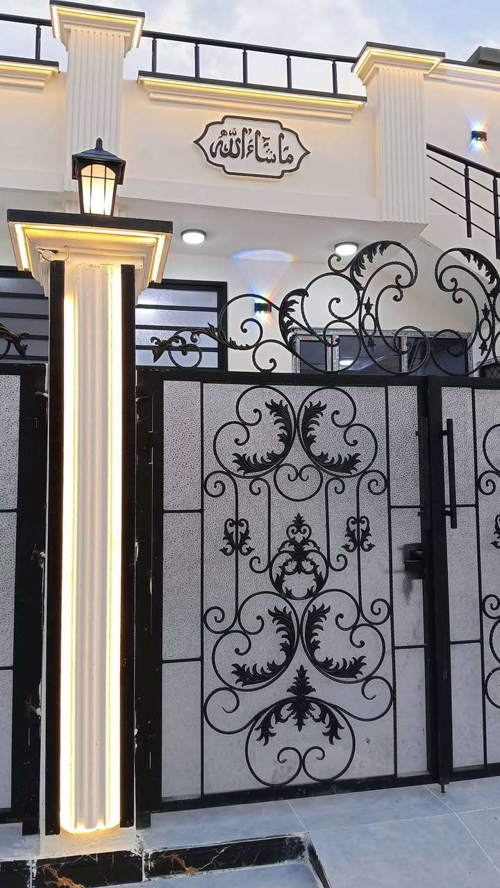 سلام عليكم بسعر مناسب للبيع بيتين كل بيت مساحه 100متر جديد صفر مامسكون فول سراميك نضام تبريد مركزي واجة فلين تركي ابواب تركي عنوان كركوك حي بدر قرب جسر المعارض السعر 39بي مجال للاستفسار الاتصال على  ***********
