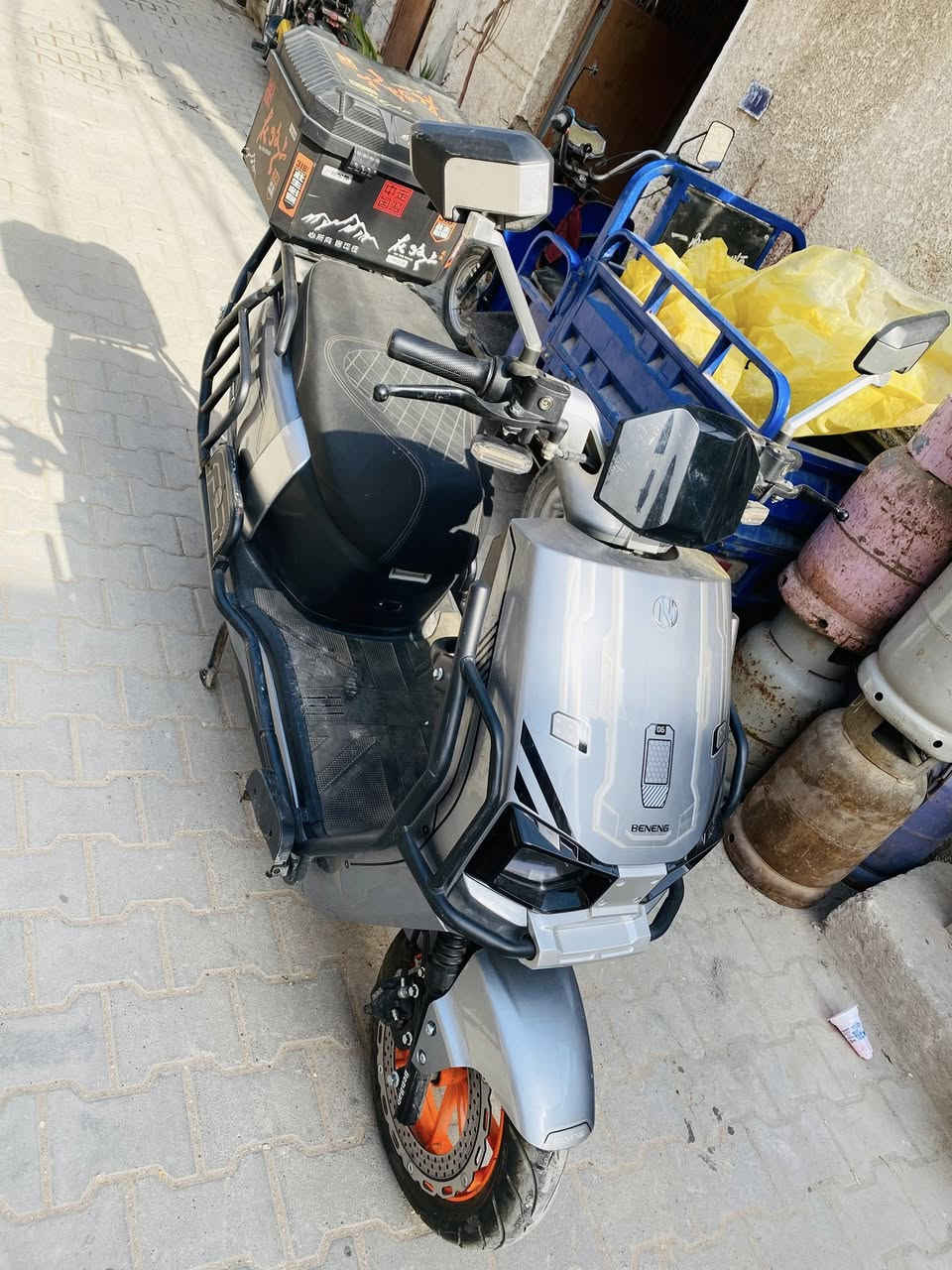 السلام عليكم للبيع دراجه شحن نظيفه استخدم قليل الاستفسار ***********
