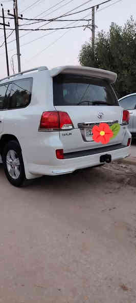 سلام عليكم لاندكروز ٢٠١٣ فطيم ماشيه ٢٠٥ مكفوله ٦ اسلندر كفاله عامه حتى الدعاميات عدا بارد جاملغ خلفي وشويه بالباب السياره جديده تخم تاير دنلوب حداديه غرفه السياره على وضع الشركه السونار بالمنشور مري قلاب تشغيل عن بعد كشن كهرباء جلد مشمشي ٣ شاشات السعر ٣٨٢ وبيها مجال كفاله من الشخط عدا البارد موضح العنوان واسط رقم مو بايل *********** رقم بغداد
