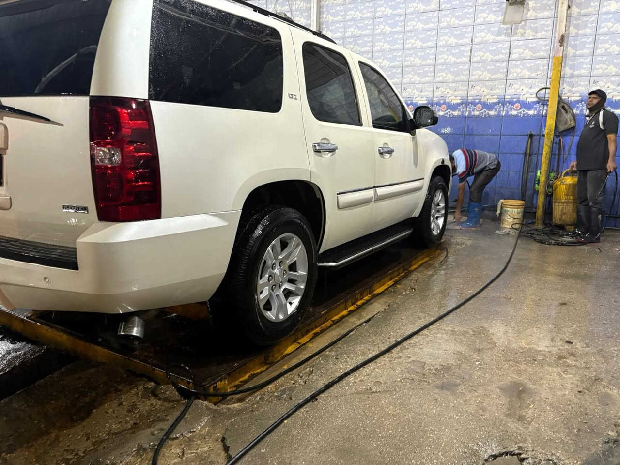 تاهو دخول سياحه
موديل 2008 فول LTZ سياره لون صدفي مغلفه اسود 

سياره جاهزه للاخير 

بغداد مدينه الصدر 

السعر 85
***********
