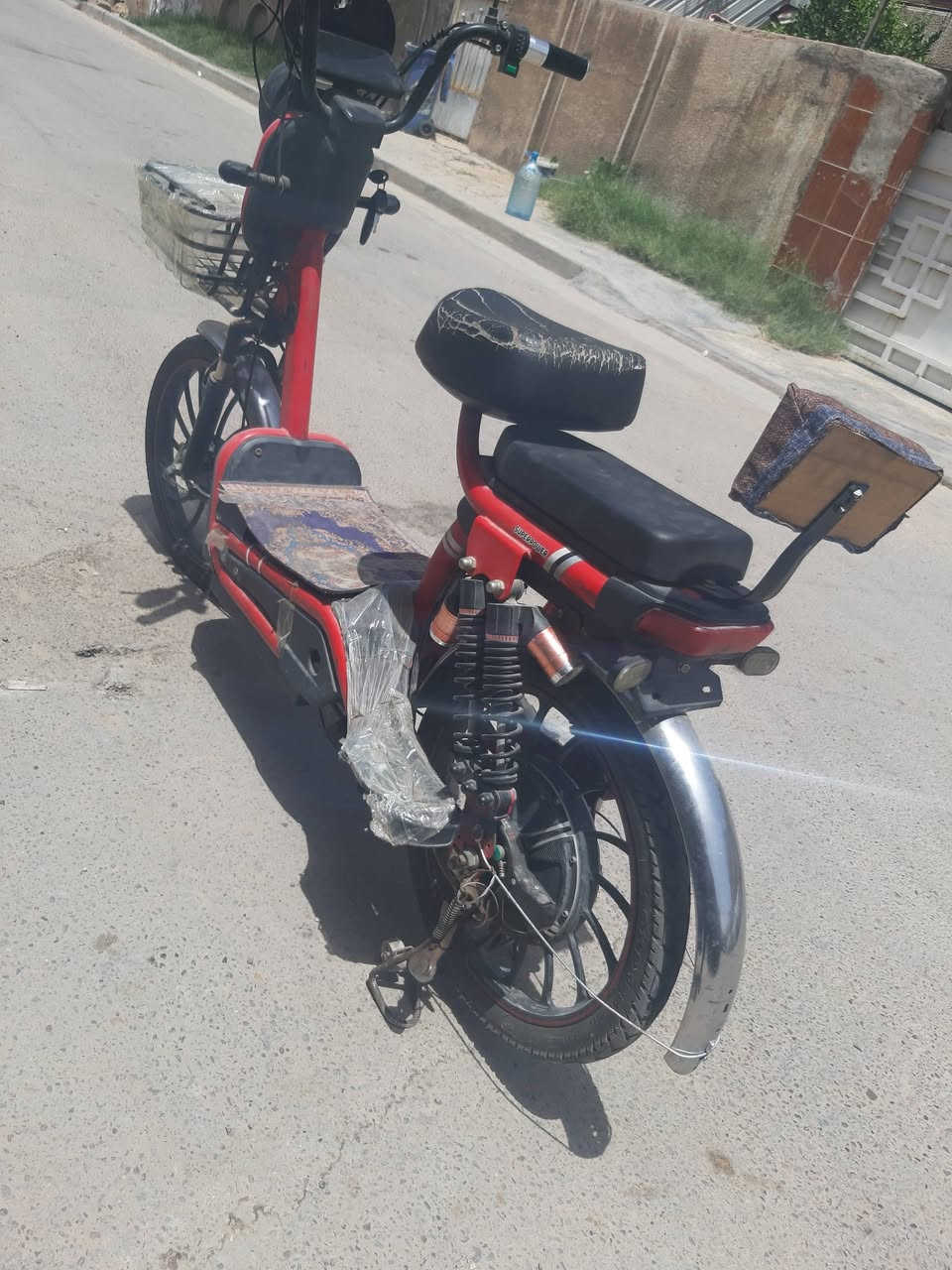 السلام عليكم
للبيع بايسكل شحن حجم 20 
السعر 275 الف
العنوان بغداد حي الجهاد  الاتصال 
***********
