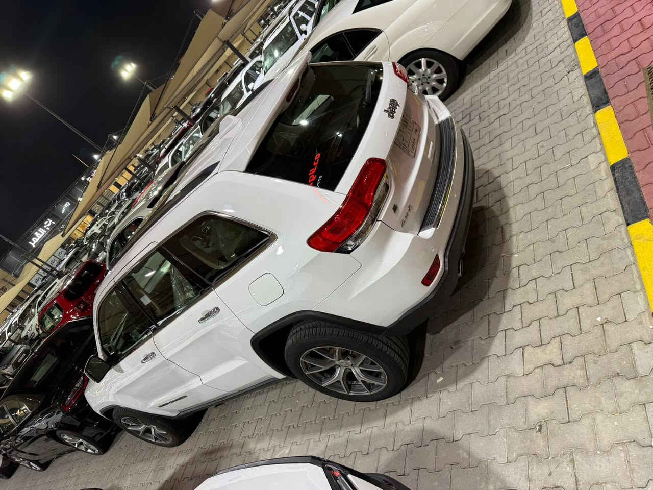 جيب كراند شيروكي ٢٠١٧ خليجيه كفاله
_ خليجيه 

_ السياره مكفولة من الدعامية الدعامية

_ ماشيه ١٣٠ ألف كيلو فقط

_ مواصفات ١/١ 

_ ٦ سلندر محرك ( ٣٦٠٠ ) 

_ بصمة 

_ بانوراما 

_ كراسي جلد اصلي بيجي 

_ كراسي ثنين كهرباء 

_ كراسي تدفئة وتبريد

_ كراسي خزن ميموري 

_ شاشة عرض الأعطال 

_ صندوق كهرباء

_ ستيرن كهرباء 

_ ستيرن تدفئة 

_ شفتات كير بالاستيرن 

_ نظام تزحلق 

_ تشغيل عن بعد 

_ نظام اوتو بريك عند الرجوع للخلف 

_ فور ويل 

_ متعدد أنظمة القياده ( ثلجي ، رمالي ، طيني ، صخري ) 

_ دبل كير عادي أوتوماتيك 

_ نظام سبورت دكمه 

_ نظام اقتصادي ECO

_ مري 

السعر ٢٤٠ 

مكاني كربلاء ***********
