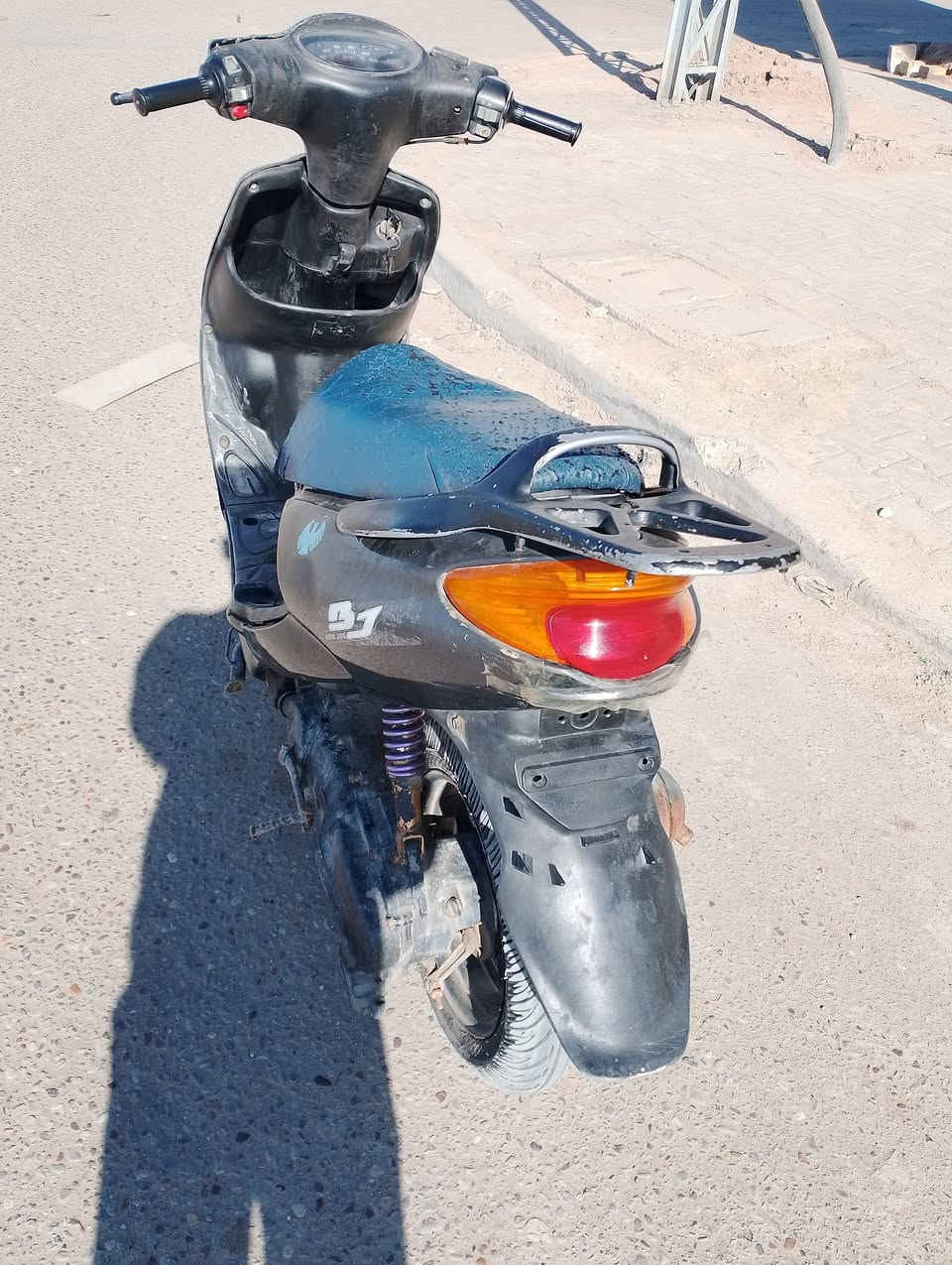 سلام عليكم دراجة اكزز 120 خبط مكينه مجفته بس مو عندي صارلها فترى طويله عندي تايرات جدد كهربائيات شغاله اشاير لايت بك لايت و السلف يحتاجله باتري و و خلل بالدكمه مال السلف يحتاجلها تبديل الدراجة هندر واحد تشتغل الصبح ما تعب بالتشغيل السعر 350 وبيها مجال العنوان البصرة التنومة اخوان موجود واتساب رقمي ***********
