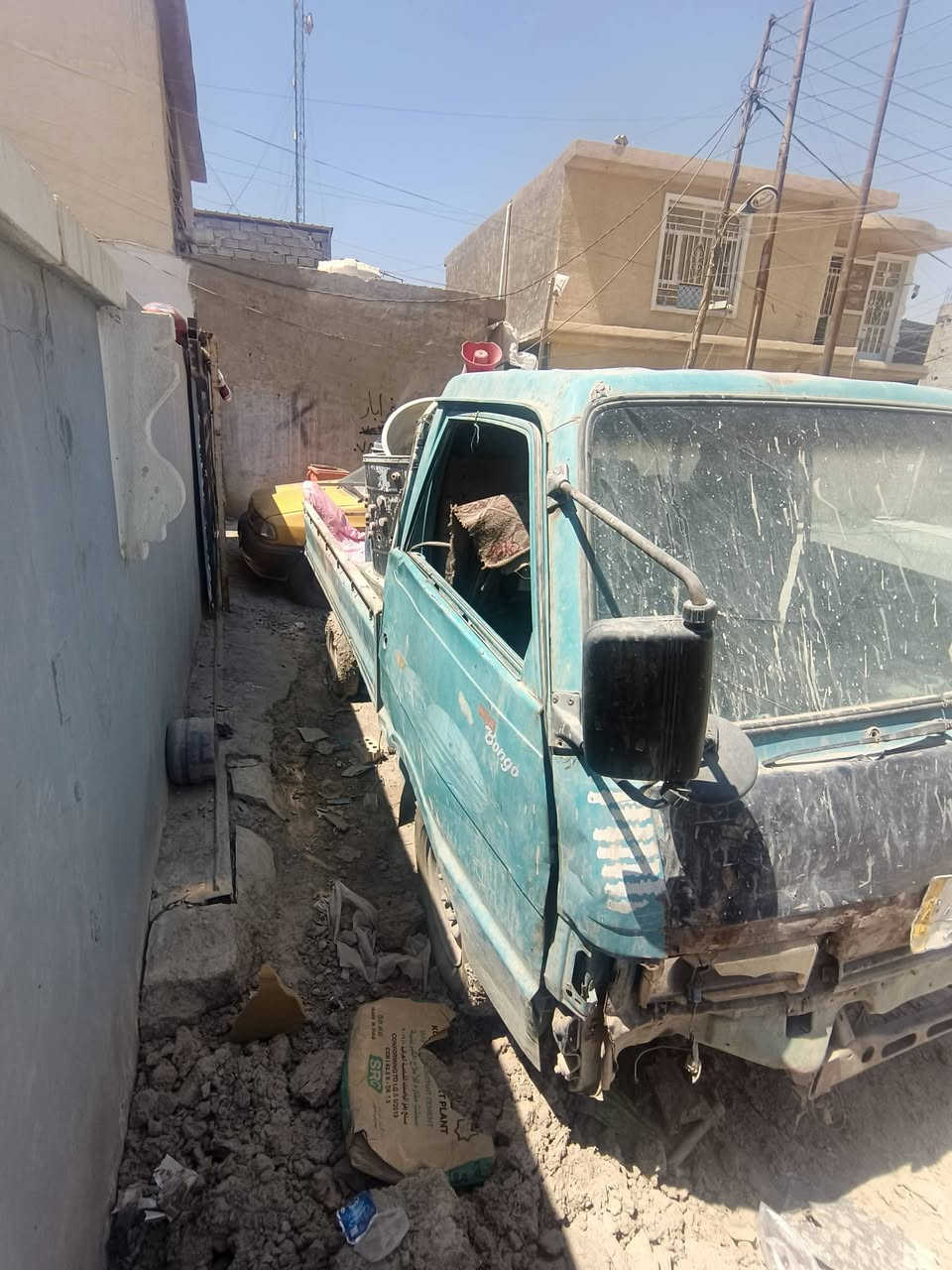 السلام عليكم
كيا بنكو 1994
سياره مكينه نضيفه واكسل نضيف مابي صوت والكير نضيف 
السياره مثل ما بصوره القماره تعبانه راعيها موجود شرط التحويل رقم شاصي واضح ومبين البدي نظيف السياره رايديها 22 ورقه وبيها مجاال للاستفسار *********** ماسنجر ماعندي فقط واتساب و ع الرصيد
