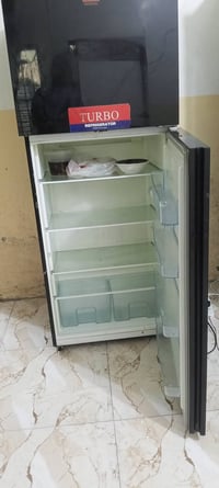 عندي ثلاجة البيع حجمه كبير شغل وتبريد ثلج شراي يتصال على هاذه رقم 0773...