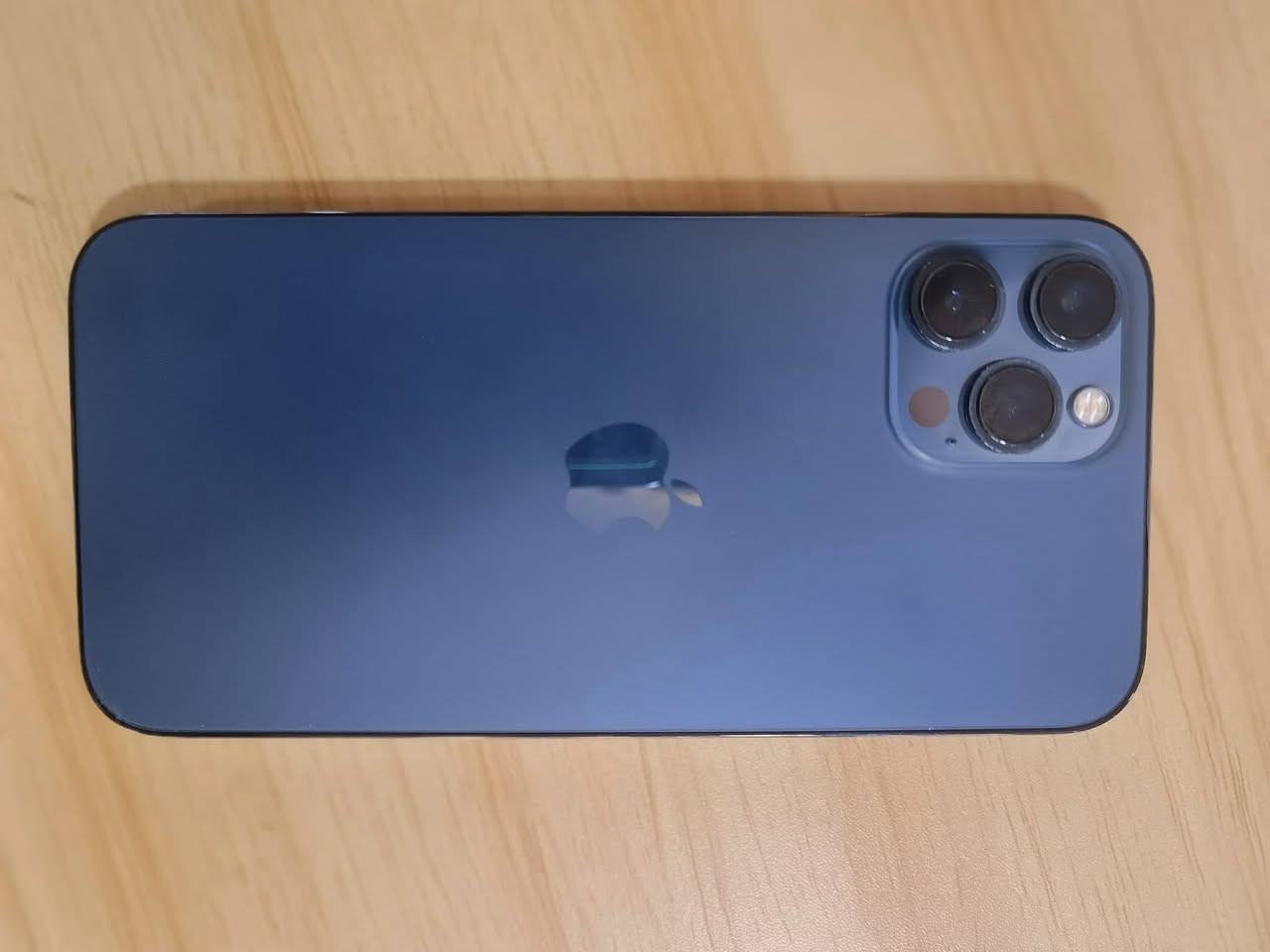 سلام عليكم جهاز آيفون 12برو ماكس جهاز شرق وسط سعرة 490 تواصل علئ هاذة رقم 0774 634 7153
