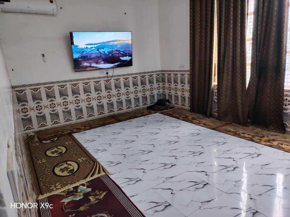 السلام عليكم بيت للبيع بحي فهمي يحتوي ٢ غرف نوم هول استقبال مطبخ *********** بيت جاهز متوفره كافه الخدمات بغداد, العراق
