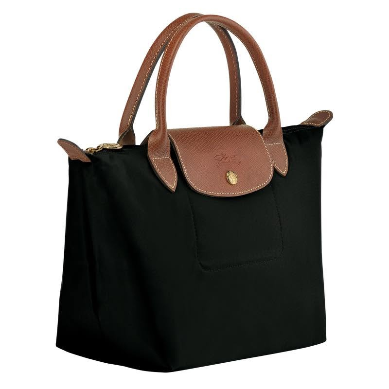 حقيبة 👜 نسائية فخمة وأنيقة من ماركة Longchamp الأصلية الفرنسية 🇫🇷 ✨

تصميم فرنسي راقٍ  يجمع بين القماش المتين والجلد الروسي الطبيعي الفاخر، خفيفة وعملية ومثالية للاستخدام اليومي أو السفرات .

✴️ متوفر ابيض وأسود 

◽️ جودة عالية
◽️ تصميم كلاسيكي راقٍ
◽️ مريحة وخفيفة بالحمل
◽️ممكن استخدامها كحقيبة صغيرة او كبيرة 

☑️القياس 
في حال الحجم الكامل 
الارتفاع 30cm
العرض 28cm

للاستفسار خاص 📩
توصيل متوفر 🚚

#لونشامب #Longchamp #جنطة_نسائية #جنط #موضة #ستايل #أناقة #جنط_فخم #جنط_ماركات #جنط_يد #اوتفيت #كلاسيك #ترند #بنات #تسوق #العراق


**إذا كنت صاحب هذا الإعلان وتريد حذفه لأي سبب، رجاءا أرسل رسالة إلى الدعم الفني**