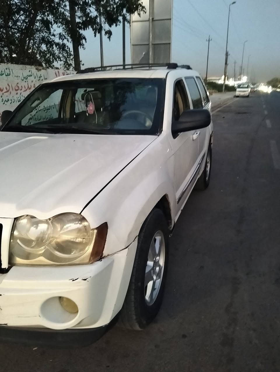 سلام عليكم جيب للبيع 2007 بسمي مكينه 8 مكان بغداد سعر 65 و بيهه مجال قليل ***********
