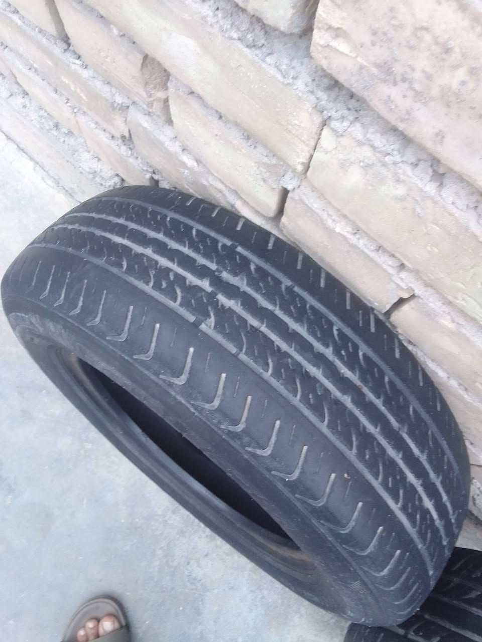 السلام علييكم من رخصة الاداره متاح زوج تايرات طيبه وأحد بي رگعتين او واحد ماپي اي رگعه السعر ٢٠ الف العنوان مدينة الصدر حي الاورفلي هاتف ***********
