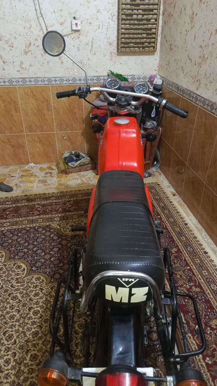 سلام عليكم هاي دراجه لبيع تريد رقم مثنى موجود بسمي  بدون هم ابيع دراجه كصه ٢على فتح دينمو ارميجر دراجه كامله ماتخسر عليه شي دراجه بيه لحيم بخشم قليل مكاني برميثه محافظه المثنى وهاذ رقمي وخاص هم مفتوح ***********
