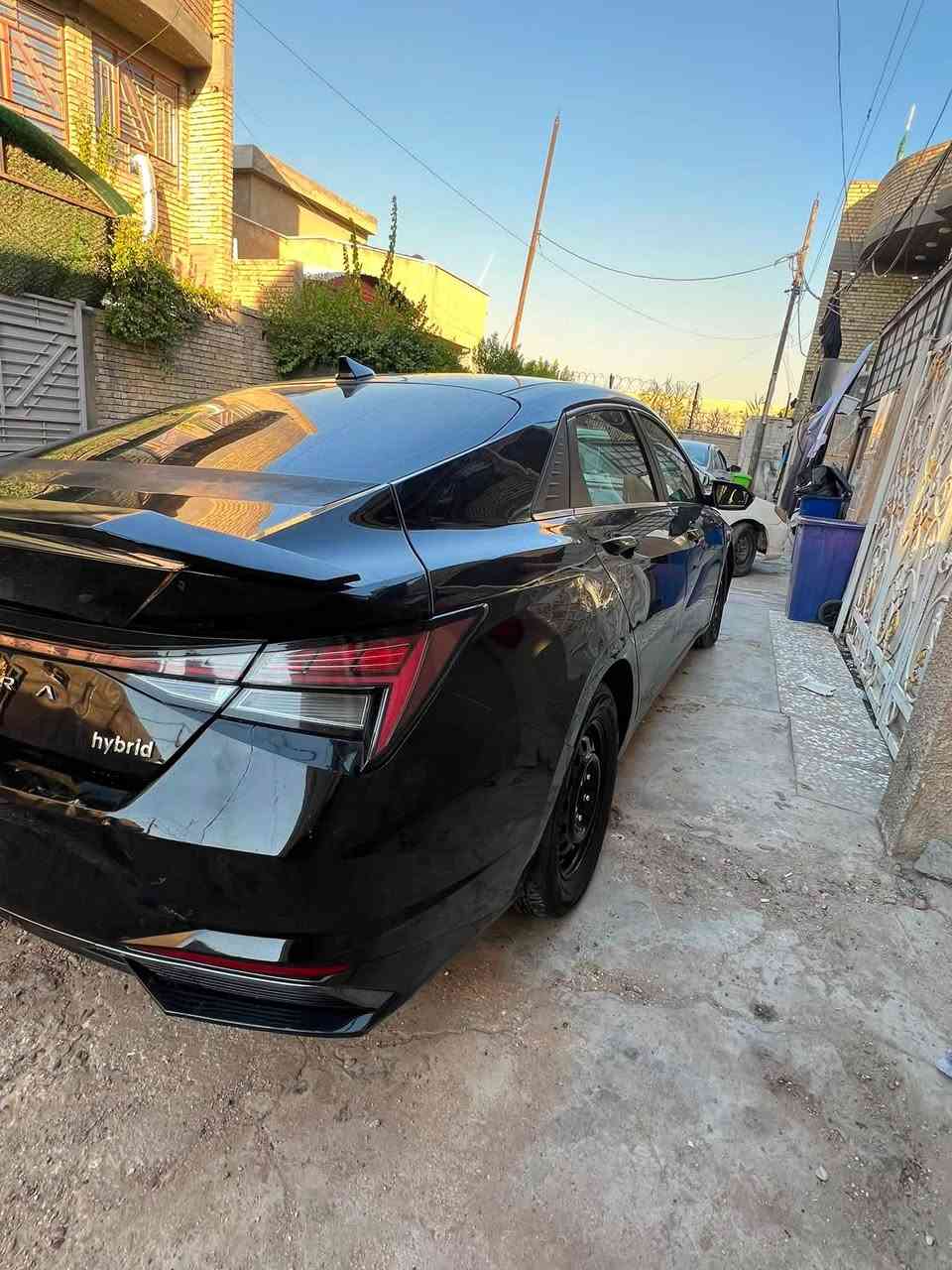السلام عليكم
النترا هايبرد موديل 22 فول مواصفات للأخير  (السعر 130 وبيها مجال بسيط للأتصال ***********   )

-بصمة تشغيل ابواب وصندوك. (بصمة ابواب لمس) 

فتحة سقف ( سلايد روف ) 

-محرك 1.6

-كاميره  خلفية دوارة 3 وضعيات 

-رادارات 360 درجة ( امامي جانبي خلفي ) تمنع التصادم الامامي والجانبي والخلفي

-التحذير عند فتح الباب 

-تحكمات ستيرن 

- 3 وضعيات قيادة ( عادي سبورت ذكي ) 

- مثبت سرعة ذكي ( التحذير عند مغادرة المسار )

‏-Auto Hold التوقف لفترات قصيرة

-الهاند بريك بصمة

-شاشة بلازمة حجم كبير لمس تدعم نظام الابل كار بلي والاندرويد اوتو بدون كيبل يربط التلفون واير ليس و GPS  

-شحن واير ليس 

-نظام الصوت Bose عدد السماعات 8 -

تشغيل عن بعُد 

-اشاير بال مري

-اضواء ترحيب عند الاقتراب 

-لايت لد 3عدسات وسكنات لد 

-كشنات جلد السايق كهرباء 

-نقطة عمياء

-تدفئة/ تبريد بالكشنات

- كير اوتماتيك و S عادي

-تحديد مسار وقيادة ذاتية  ورادار امامي 

- مانع انزلاق

- بصمه ابواب لمس 

- شاشه متصله +شاشه دجتيل

وارد امريكي بيها 3 قطع صبغ
