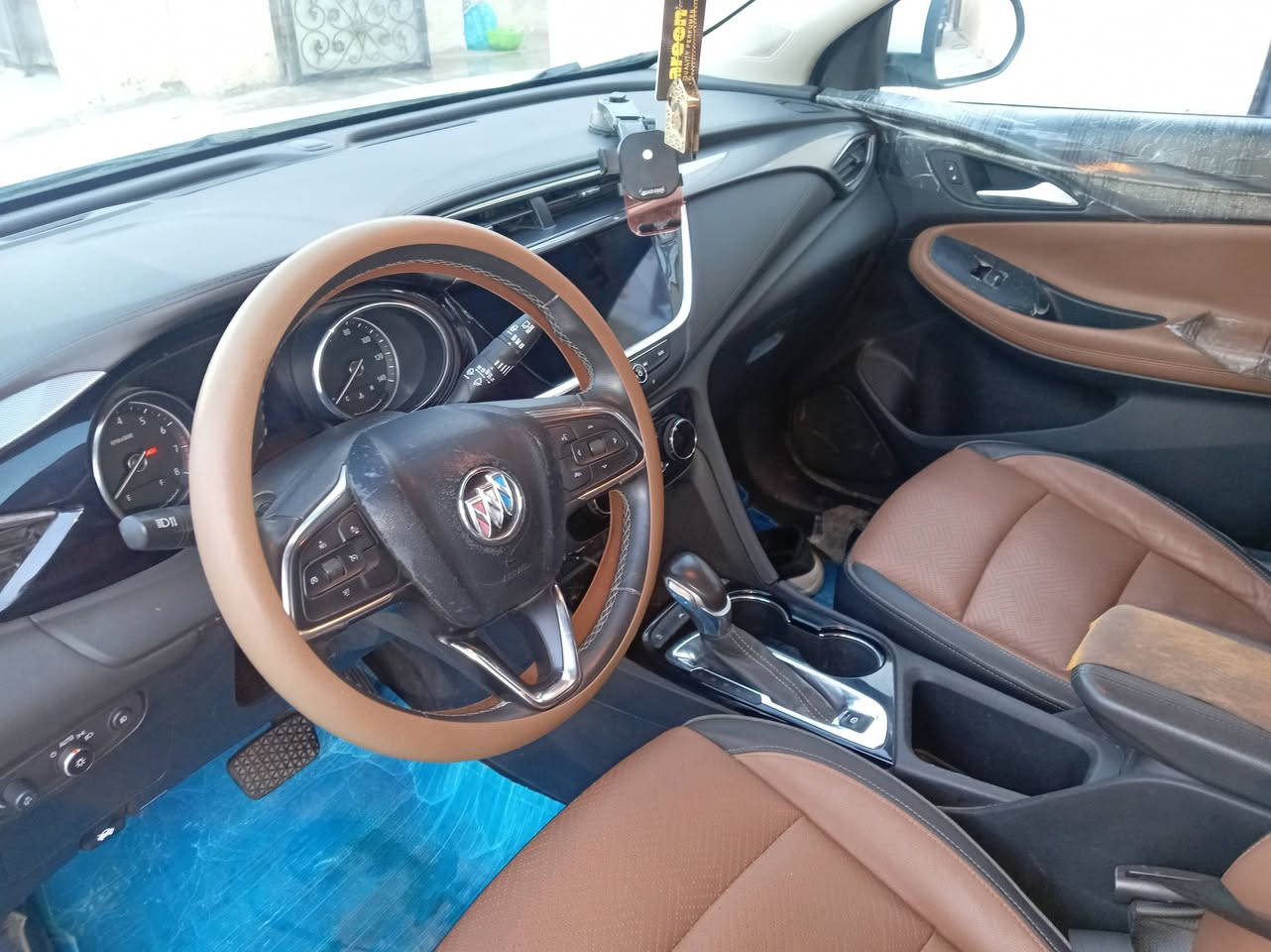 صور الحادث مرفقه بدون تبديل بجم كبس تبريد الشركه سبير  منازل مع العده تخم تاير جديد ويل كب مال فول نقص واحد داخل مشمشي كشنات كهرباء الاماميات جام الأبواب الخلفيه مبدل أبيض مكينه(1200ccتيربو)
معامله الرقم كامله هزه وتخصيص رقم باقيه فقط رسوم الرقم ١٥٠٠٠٠٠ باسم اخوي اني مستوردها صارلها سنتين عندي
مدينه الصدر اي استفسار  ***********
السياره جديده بمعنئ الكلمه احلئ من الصور
عداد السرعه سابقا وعندي موجوده بالصور سعرها مع الرقم ١٢٠
بدون رقم ١١٠
