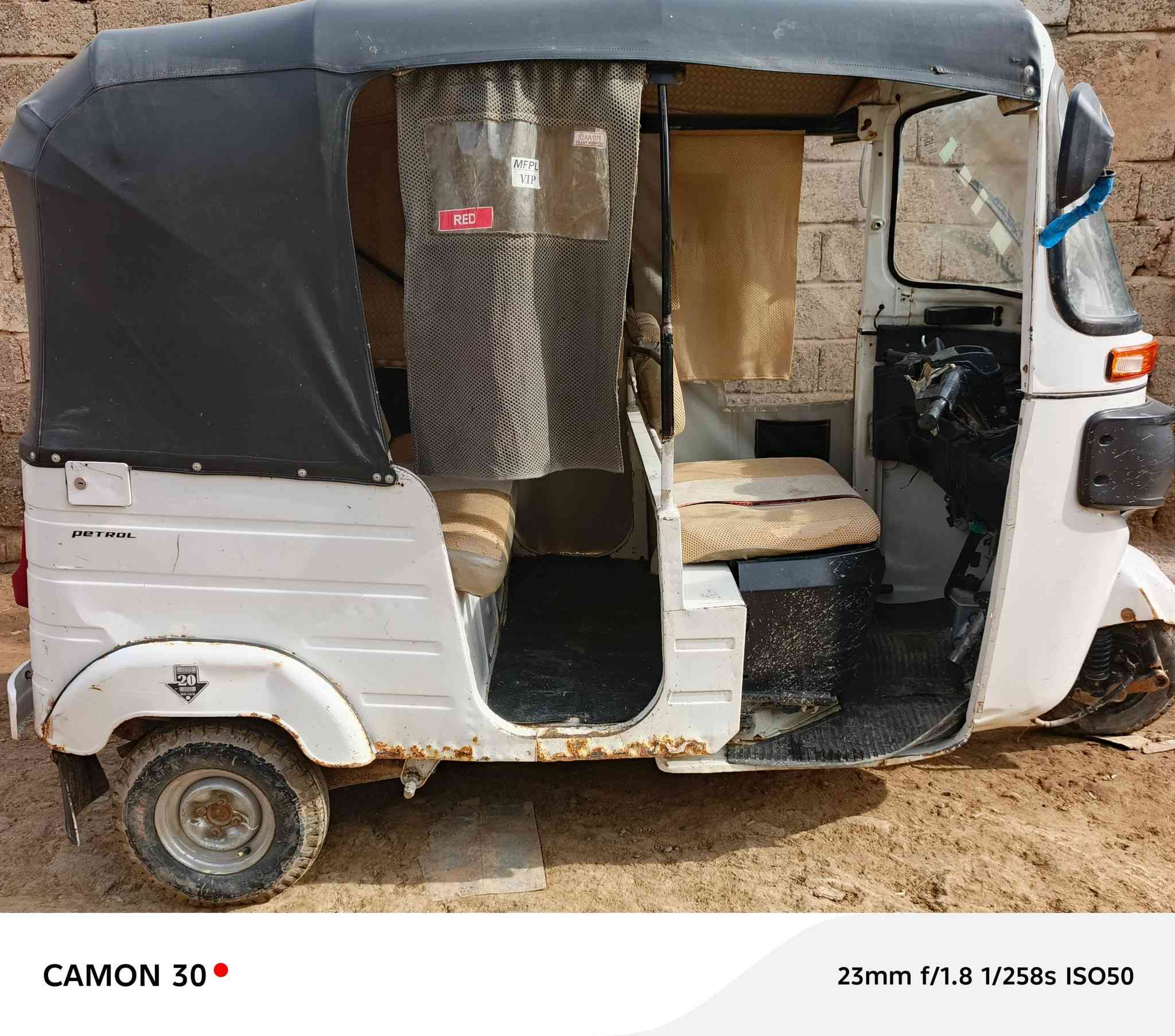 السلام عليكم تكتك 2020 خير من الله شوية خياسات بصيطة، رقم انگليزي وباسمي  التحويل بعد الشراء گبل، التكتك نظيفة، مكاني  المفرگ ، السعر ستة ونص وبيهة مجال قليل للشراي.للاتصال‪***********‬‏
