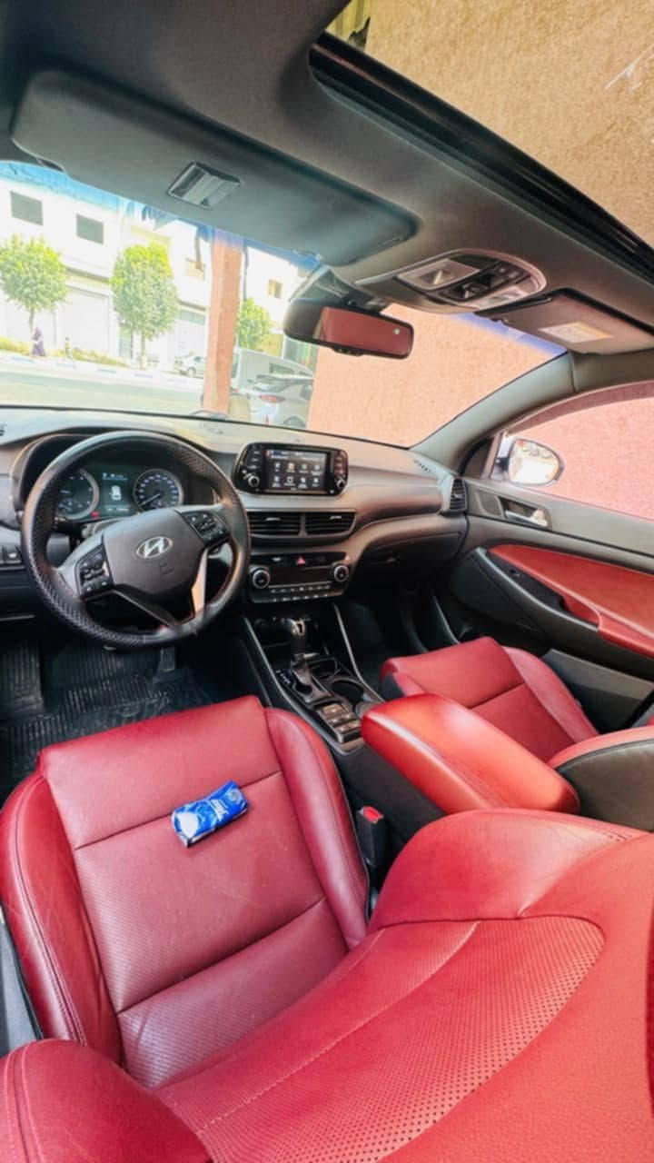 ---
*للبيع:+Hyundai+Tucson+Facelift+🚙*

*المواصفات:*
-+*الموديل*:+22/12/2020+Facelift+
-+*الكيلومتراج*:+150,000+كلم
-+*اللون*:+أبيض
-+*الداخلية*:+جلد+أحمر+Bordeaux+فئة+Executive
-+*المميزات*:+فول+أوبشن،+سقف+بانورامي،+شاشة+كبيرة،+
-+*الحالة*:+نقية+بزاف،+تبارك+الله
-+*الثمن*:+25+مليون+و+نصف+

*للتواصل*:+المرجو+التواصل+فالخاص+لمزيد+من+المعلومات+والصور الصويرة, المغرب


**إذا كنت صاحب هذا الإعلان وتريد حذفه لأي سبب، رجاءا أرسل رسالة إلى الدعم الفني**