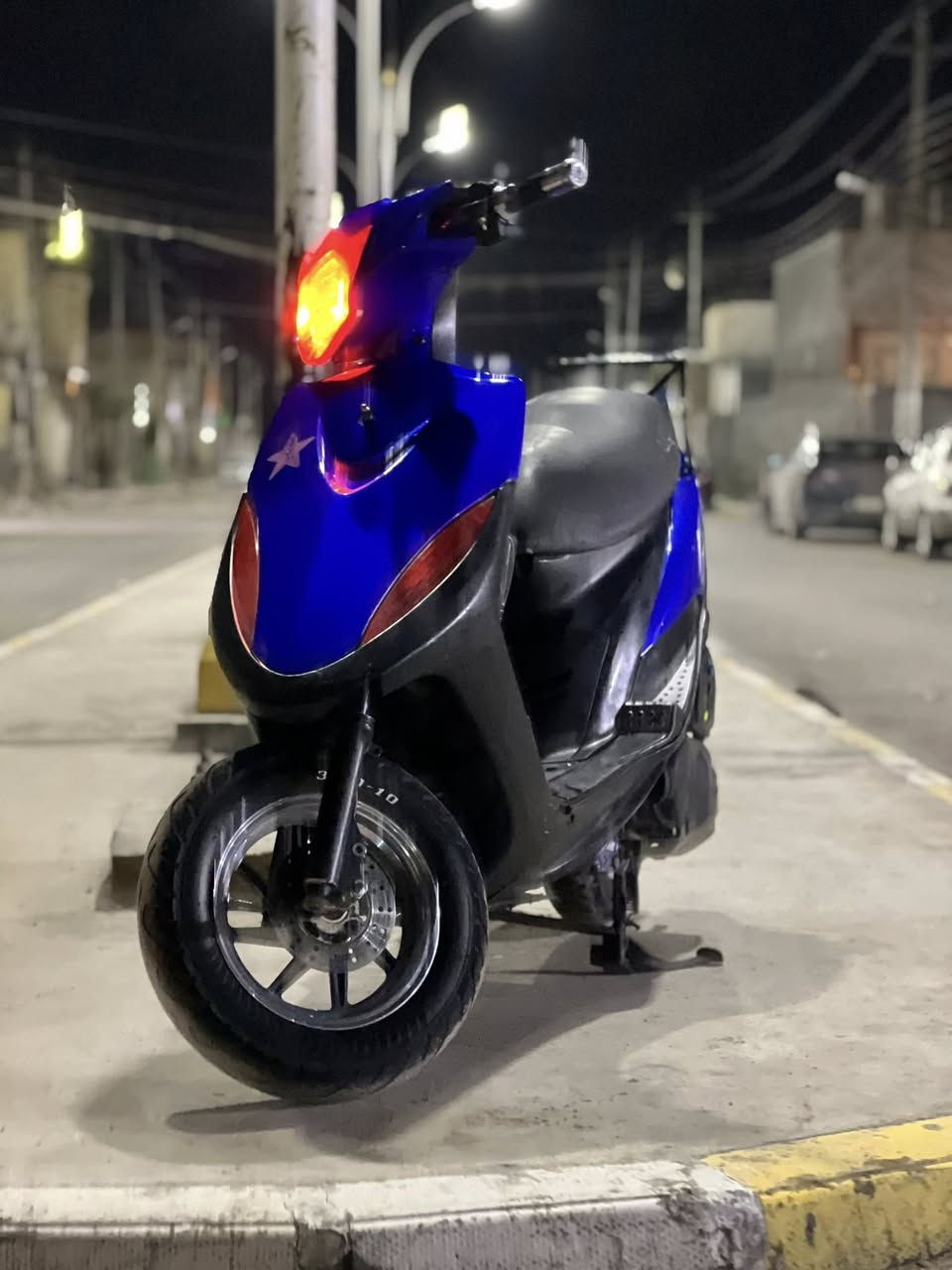 ماكس عدله  بلاد ما مفتوح افحص وين ميعجبك مكاني ناصريه غراف  سعر ٧٠٠ وبيه مجال للشراي نواقصه كلش بسيطه دشبول ولحيه  رقم موبايلي ***********
