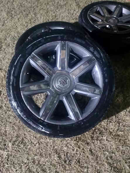 السلام عليكم تخم تاير ويل كاديلاك حجم 22 العنوان بغداد الحسينية الراشدية الرقم *********** السعر 400 وبي مجال
