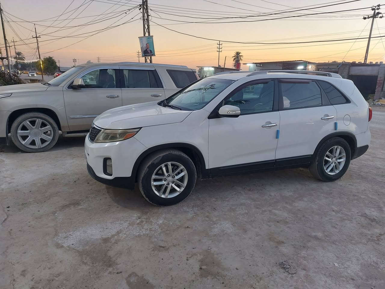 السلام عليكم 
للبيع او مراوس  سورنتو 14 وارد 7 راكب بغداد دولي بسمي ماشيه 90 تبريد تدفئه  داخل رصاصي وماصفات نص فول كشن جلد كامره بلاد شاشه كبيره وتحكم جهتين وسياره بيه صبغ فقط وحادثه جاملغ مبدل فقط وبدون دواخل سياره جاهزه من جميع نواحي ***********
***********
وخاص مع واتساب
