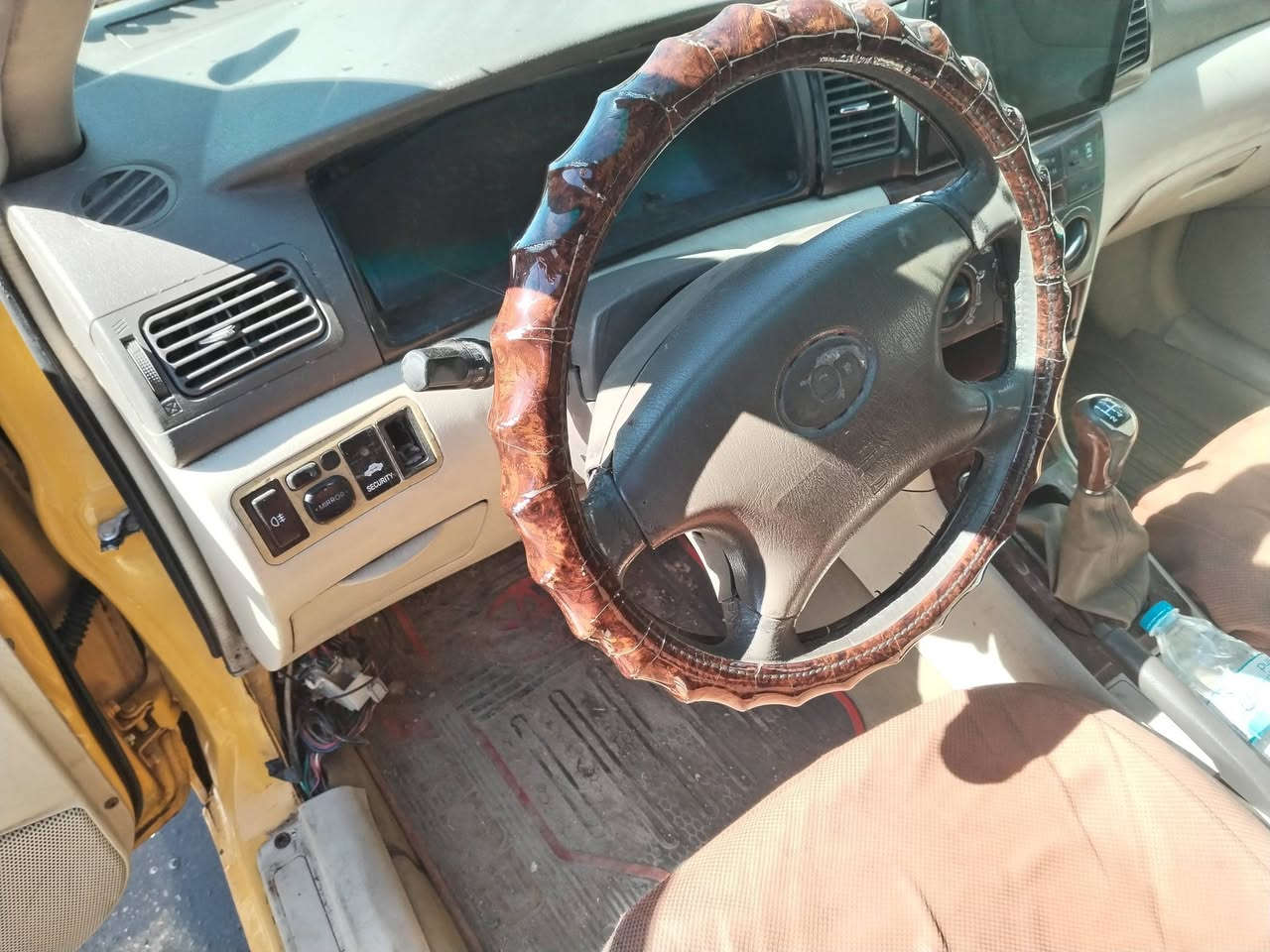 السلام عليكم ورحمة الله وبركاته
Bydموديل ٢٠١١
رقم بغداد مصفره هيئه وغرامات
محرك لانسر كير عادي مكفولات صدر جديد تخم تايرات جددالعنوان بغداد شارع شيخ عمر مقابل جامع السهروردي السياره جاهزه السعر ٤٥ وبيها مجال شويه
مكلف بالنشر الاتصال ***********
