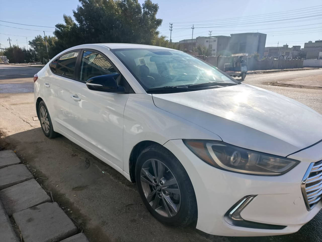 الانترا موديل 2017 وارد امريكي 
ضررها باب الصدر ومبدله نفس الون 
وبيه ربع القماره والبنيد رشات اثر تقشير 
رقم اربيل الماني
محرك 2000 دوش 
بصمة +ترحيب رادر مري تحكم ستيرن مانع انزلاق
هيتر كشنات داخل بيجي شاشة كبيره تدعم الكاربلي
تبريد منفصل ثلاث وضعيات قيادة للبيع او المراوس حسب القناعه السعر 116 
***********
