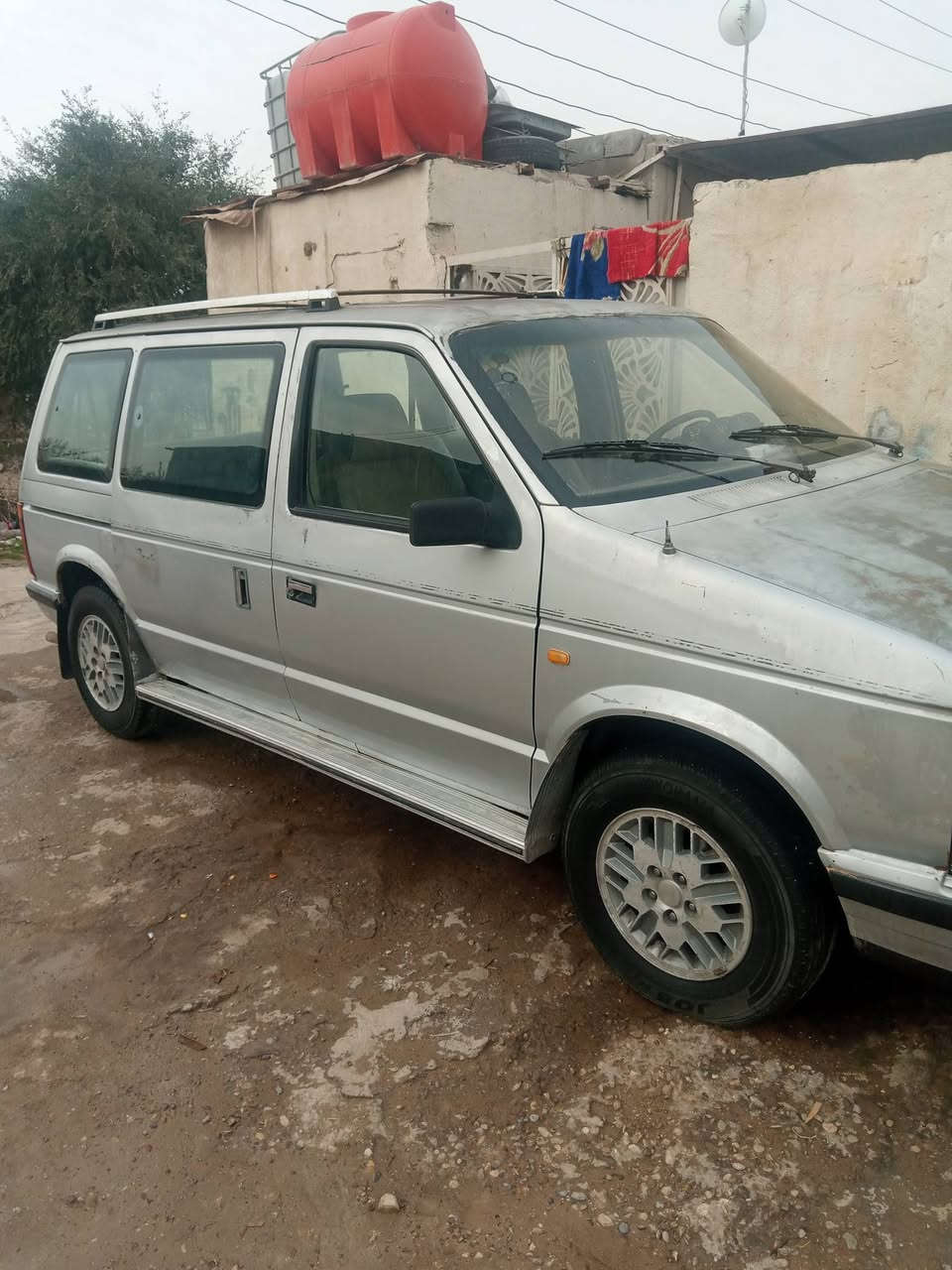 سياره دوج كرايسلر موديل 1990 رقم القادسيه ديوانيه /خصوصي /سياره نضيفه تخم تاير ياباني /السعر 28/المكان عماره ميسان /رقم الاتصال ***********
