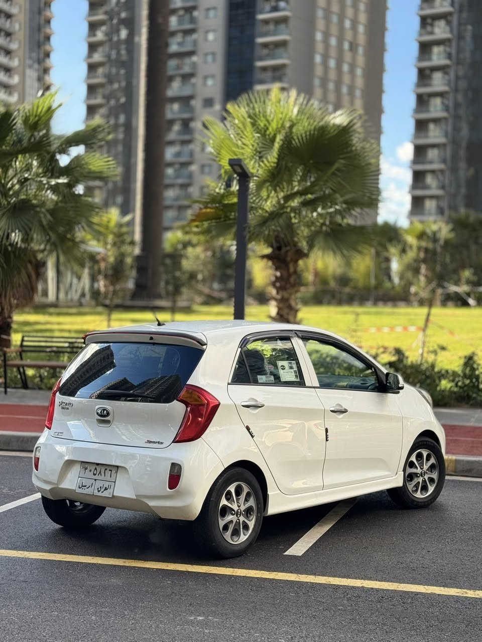 للبيع كيا بيكانتو موديل 2013 وارد خليجي كفالة عامة بدون صبغ مواصفات نص فول كير توماتيك شاشة كاميرا دبل سويج السيارة جاهزة ونظيفة السعر بلاش 88 ورقة وعليها غرامات 4 ورقات تنزل من السعر مكان سيارة دهوك *********** ***********
