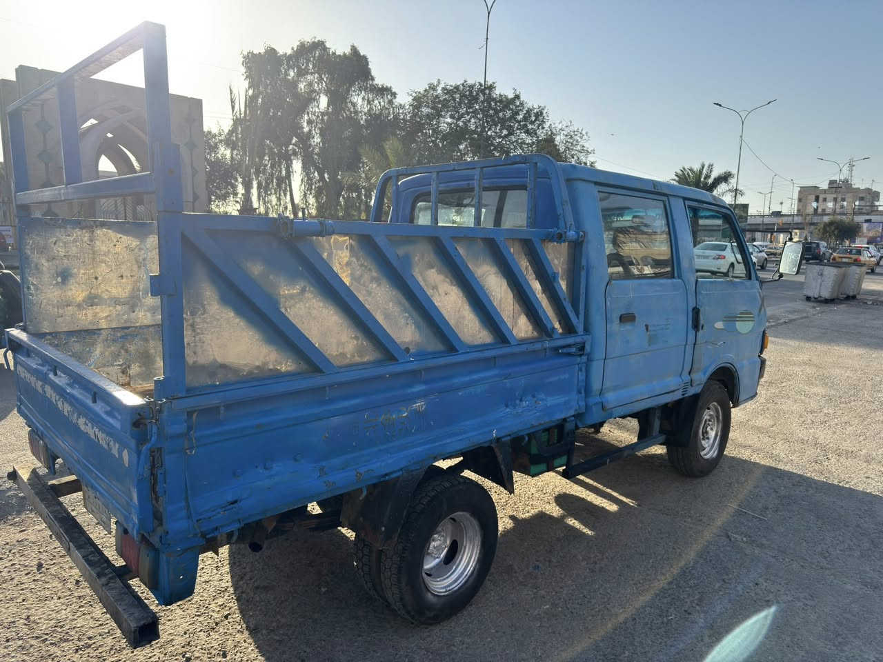 كية حمل دبل قمارة موديل ١٩٩٢ رقم بغداد. السعر ٣٨
محرك السيارة مال عموشة ٢٧٠٠ ومسجل بالسنوية ٢٧٠٠ سيارة مال شغل رقم شاصي واضح والسيارة بأسمي شرط التحويل كير واكسل جدد شادهن قبل ٦ اشهر مال حاوية والمكينة هم  شادهة مال حاوية بال٢٢ وحالياً بيهة بداية بخار بالمكينة مو من الصالنصة السيارة قمارتهة تعبانة وكلشي واضح بالصور بس شاصي وكير ومكينة واكسل مضبوطات وتخم تاير جديد واضح بالصور كلشي السيارة مستعجل على بيعتهة وسعرهة مناسب مكانهة بغداد شارع فلسطين
***********
