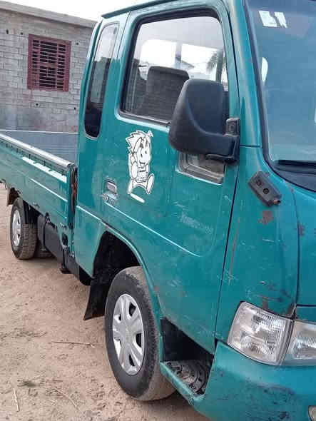 سلام عليكم سومسوك لبيع موديل 2000 رغم ألماني سنويه مو صاقطه السياره بلادي مثل ما ضحه  بل صوره
سعره 55 بيه مجال حك الجيه مكان صلاح الدين ضلوعيه.... (***********)
