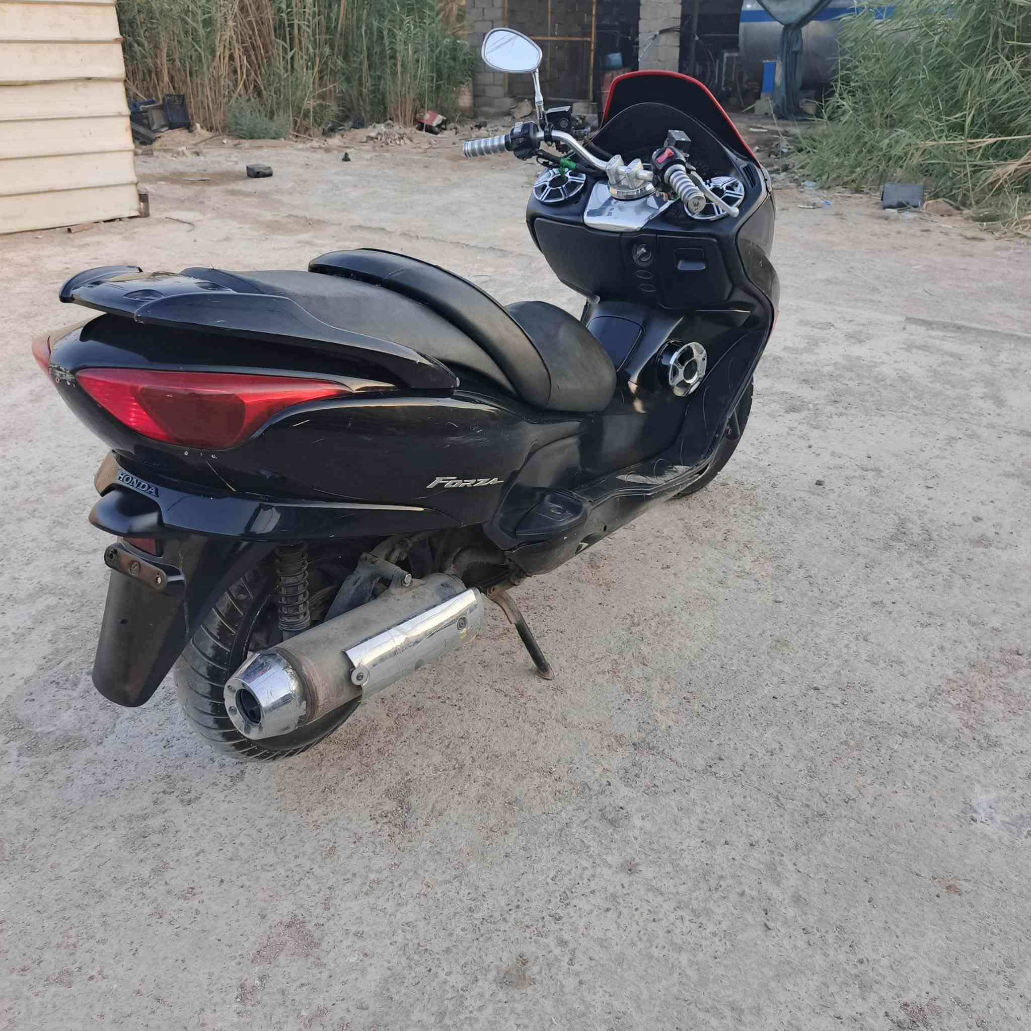 فورزه البيع 8/0 دراجه جاهزه ما نقصه شي مكينه مفتوحه رايمر دراجه نضيفه شلعه ومعدل يخبل 130 عله كير ملغي شارع مكان واسط الكوت سعر 750 وبيه مجال 
***********
***********
